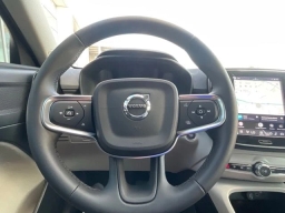 Volvo XC40 Plus B5 AWD 2026