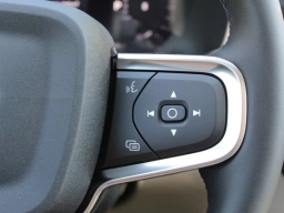 Volvo XC40 Plus B5 AWD 2026