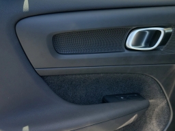 Volvo XC40 Plus B5 AWD 2026