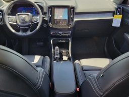 Volvo XC40 Plus B5 AWD 2026