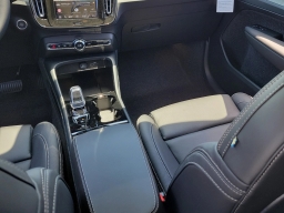 Volvo XC40 Plus B5 AWD 2026