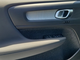 Volvo XC40 Plus B5 AWD 2026