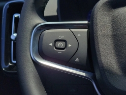 Volvo XC40 Plus B5 AWD 2026