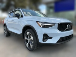Volvo XC40 Plus B5 AWD 2026