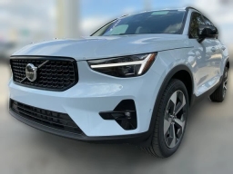 Volvo XC40 Plus B5 AWD 2026