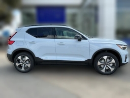 Volvo XC40 Plus B5 AWD 2026