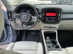 Volvo XC40 Plus B5 AWD 2026