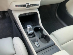 Volvo XC40 Plus B5 AWD 2026