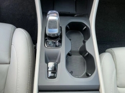 Volvo XC40 Plus B5 AWD 2026