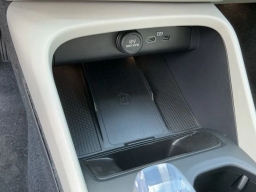 Volvo XC40 Plus B5 AWD 2026