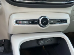Volvo XC40 Plus B5 AWD 2026