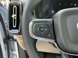 Volvo XC40 Plus B5 AWD 2026