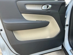 Volvo XC40 Plus B5 AWD 2026
