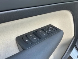 Volvo XC40 Plus B5 AWD 2026