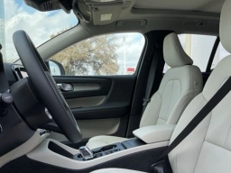Volvo XC40 Plus B5 AWD 2026