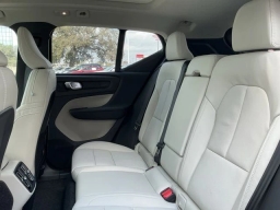 Volvo XC40 Plus B5 AWD 2026