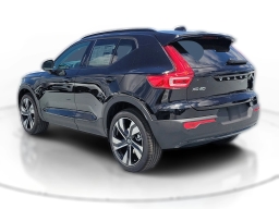 Volvo XC40 Plus B5 AWD 2026