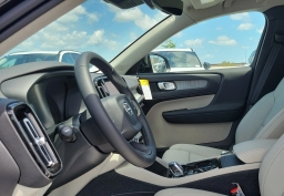 Volvo XC40 Plus B5 AWD 2026