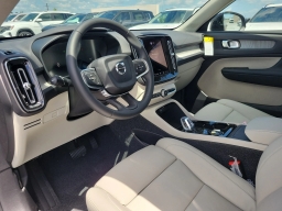 Volvo XC40 Plus B5 AWD 2026