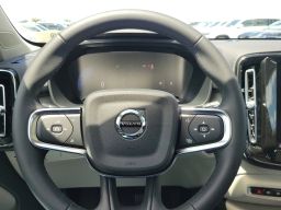 Volvo XC40 Plus B5 AWD 2026