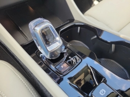 Volvo XC40 Plus B5 AWD 2026