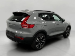 Volvo XC40 Plus B5 AWD 2026