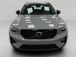 Volvo XC40 Plus B5 AWD 2026