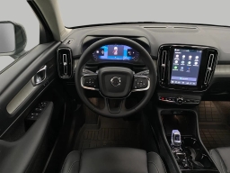 Volvo XC40 Plus B5 AWD 2026