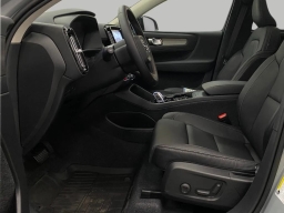 Volvo XC40 Plus B5 AWD 2026
