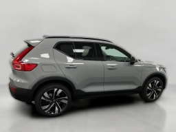 Volvo XC40 Plus B5 AWD 2026
