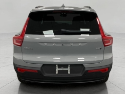 Volvo XC40 Plus B5 AWD 2026