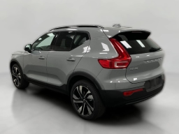 Volvo XC40 Plus B5 AWD 2026