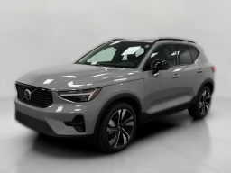 Volvo XC40 Plus B5 AWD 2026