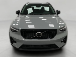 Volvo XC40 Plus B5 AWD 2026