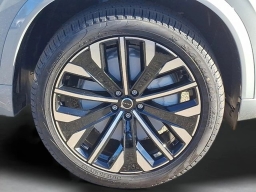 Volvo XC40 Ultra Black Edition B5 AWD 2026