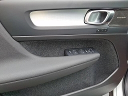 Volvo XC40 Ultra Black Edition B5 AWD 2026