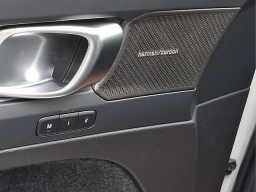 Volvo XC40 Ultra Black Edition B5 AWD 2026