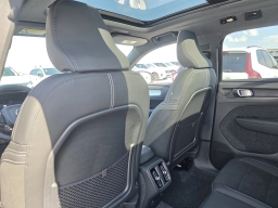 Volvo XC40 Ultra Black Edition B5 AWD 2026