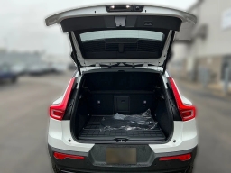 Volvo XC40 Ultra Black Edition B5 AWD 2026