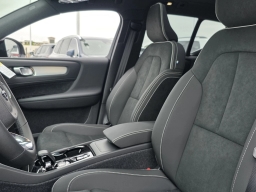 Volvo XC40 Ultra Black Edition B5 AWD 2026