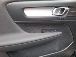 Volvo XC40 Ultra Black Edition B5 AWD 2026
