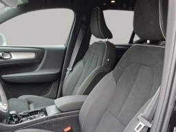 Volvo XC40 Ultra Black Edition B5 AWD 2026