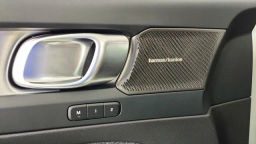 Volvo XC40 Ultra Black Edition B5 AWD 2026