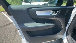 Volvo XC40 Ultra Black Edition B5 AWD 2026