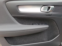 Volvo XC40 Core B5 AWD 2026