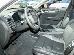 Volvo XC40 Core B5 AWD 2026