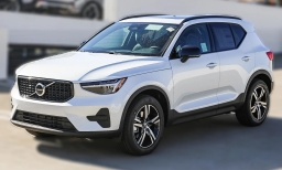 Volvo XC40 Core B5 AWD 2026