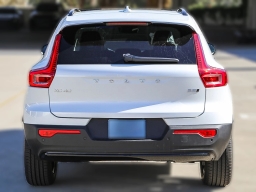 Volvo XC40 Core B5 AWD 2026