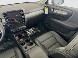 Volvo XC40 Core B5 AWD 2026