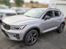 Volvo XC40 Core B5 AWD 2026